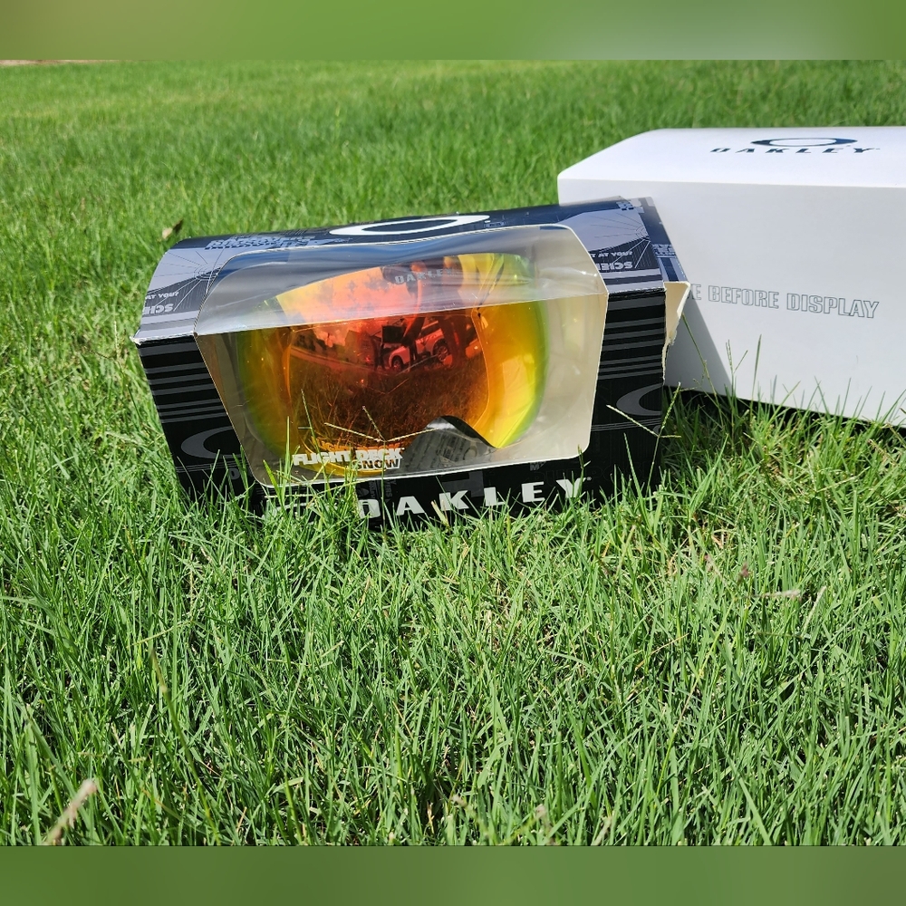 New-Never Worn Oakley-Flight Deck Goggles